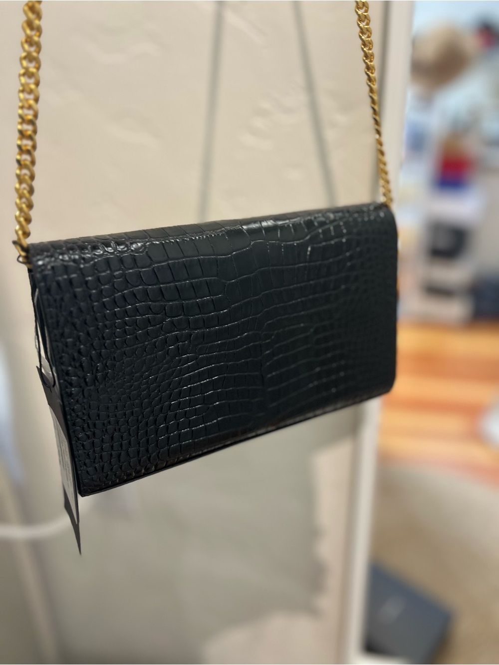 Cassandre Chain Wallet in Crocodile-Embossed Shiny Leather - Picture 5 of 7